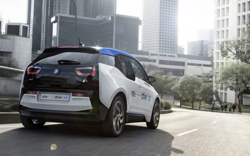 Баварский электромобиль в Москве: тест-драйв BMW i3 от YouDrive