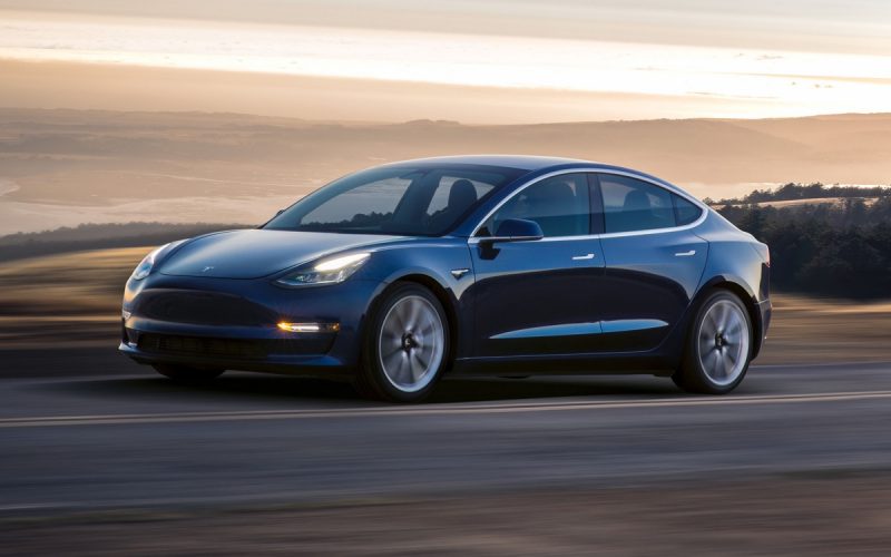 СберАвто сообщил о старте продаж электрокаров Tesla