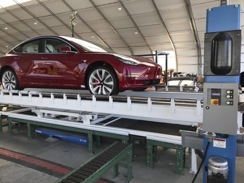 Первая Tesla Model 3 Dual Motor Performance сошла с конвейера