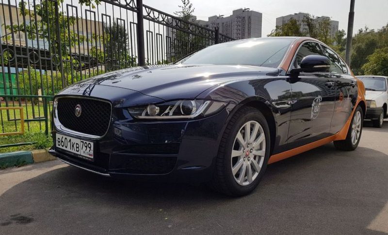 МатрёшCar добавил Jaguar XE к автопарку в Москве
