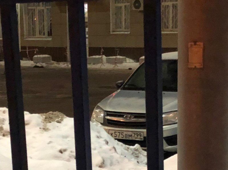 Что делать, если каршеринговый автомобиль оказался за забором?