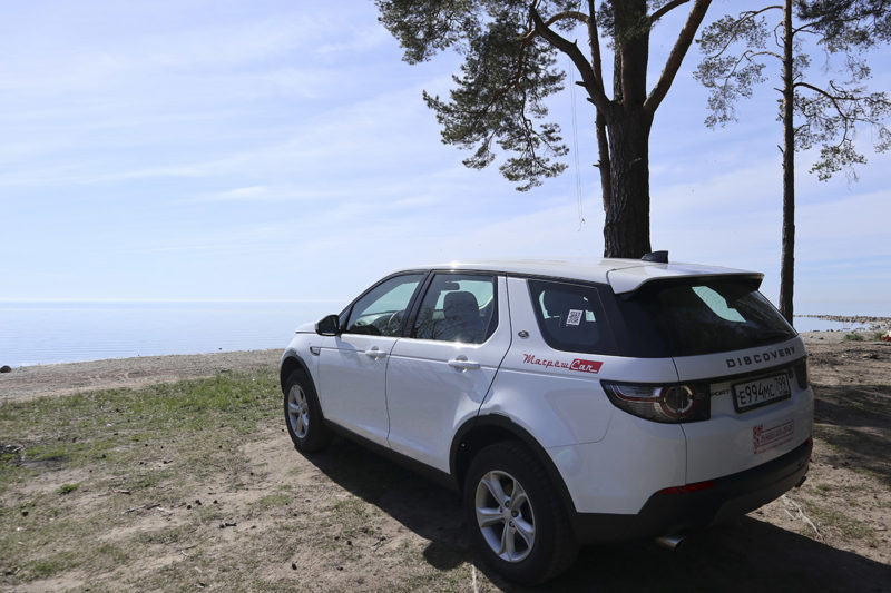 Путешествие МатрёшCar в Санкт-Петербург: как весело перегнать 13 Land Rover