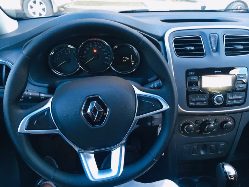 Каршеринг Делимобиль: Екатеринбург встретил новые Renault Logan