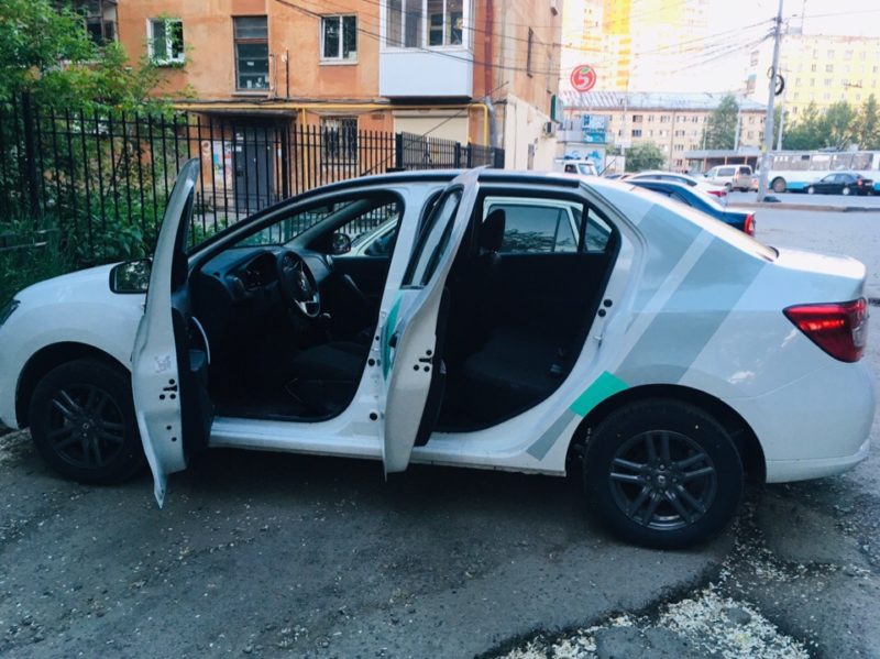 Каршеринг Делимобиль: Екатеринбург встретил новые Renault Logan