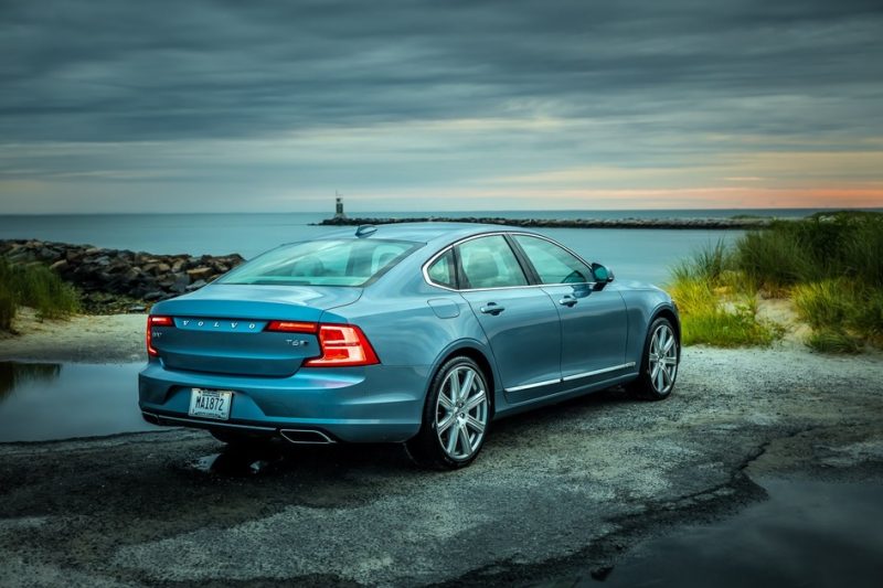 «Мы очень верим в модель подписки». Глава Volvo Cars в России о развитии автомобильного рынка