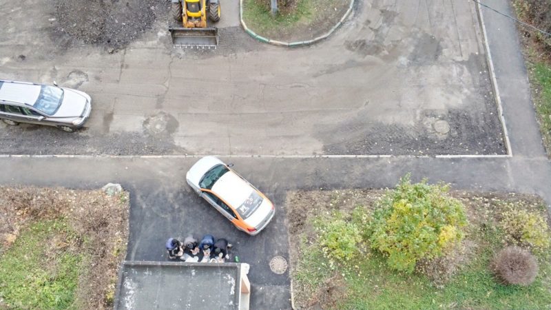 «Я паркуюсь как мудак». Фото кривых парковок, за которые положено отдельное место в аду