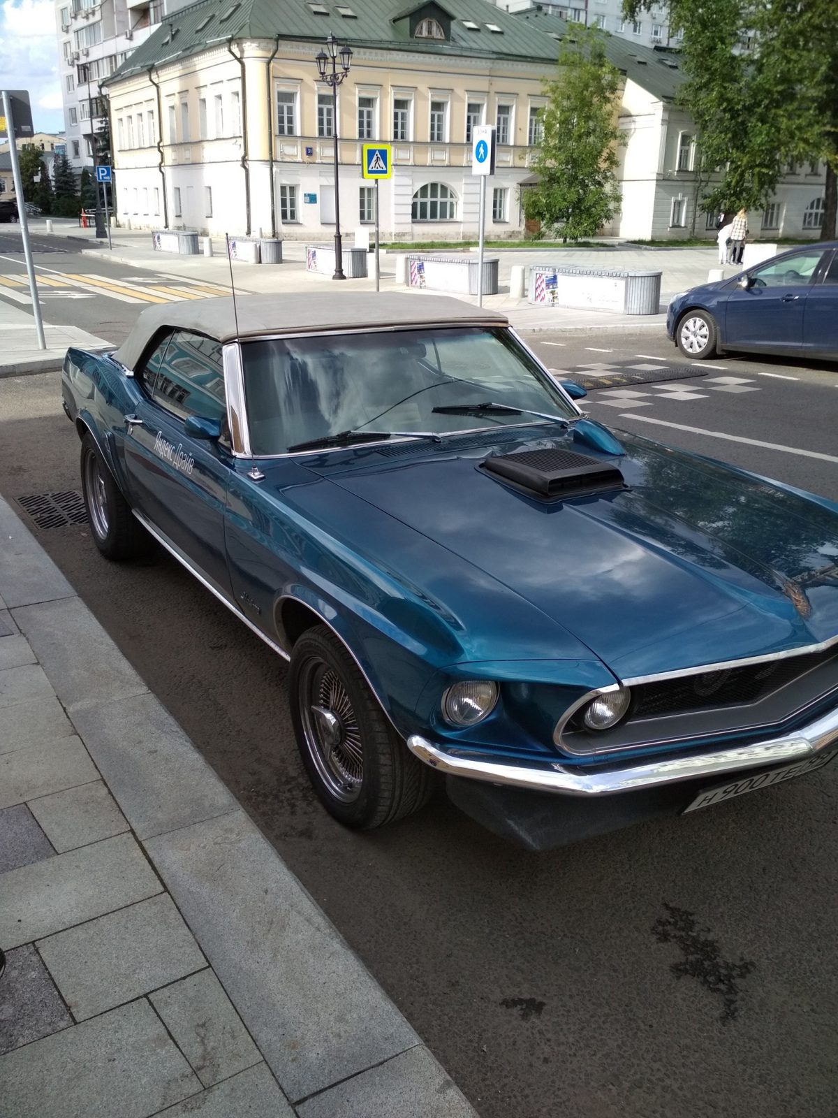 Ford Mustang 1965 каршеринг