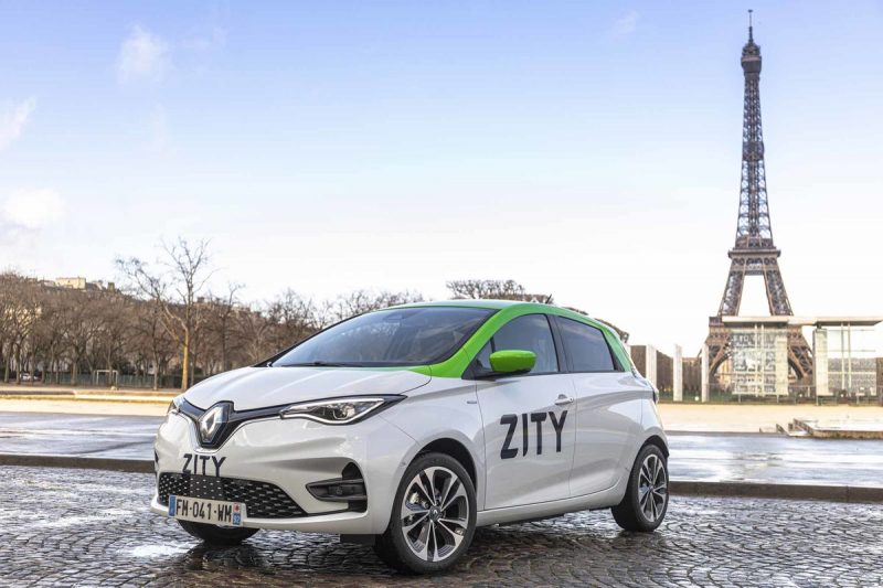 «Автомобиль сдается в аренду каждые 4 минуты». Топ-менеджер Renault о запуске каршеринга в Париже
