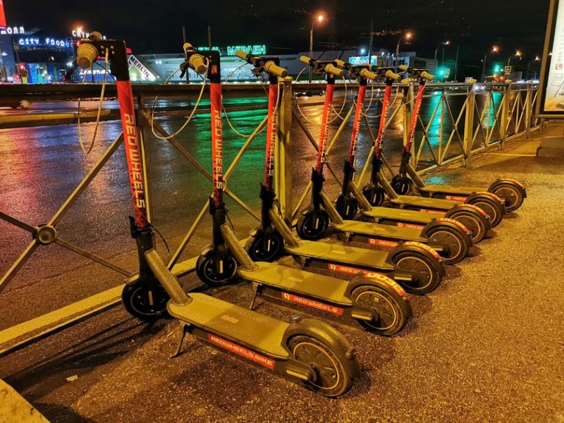 В Петербурге появился новый шеринг электросамокатов Red Wheels