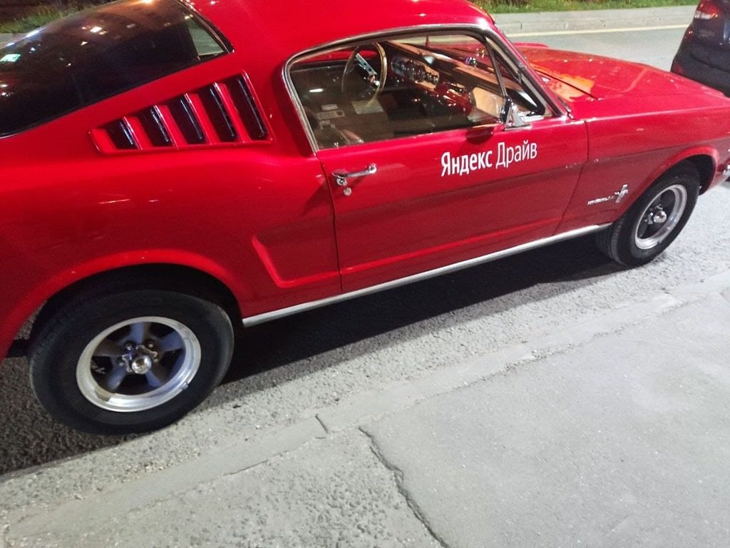 Драйв розыгрыш мустанг. Ford Mustang 1965 каршеринг. Мустанг каршеринг Москва.