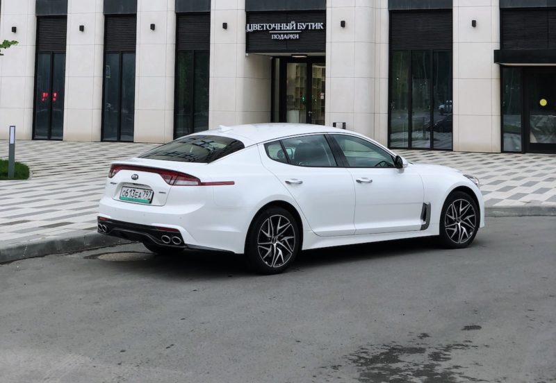 Каршеринг Делимобиль добавил в свой парк Kia Stinger — фото 3