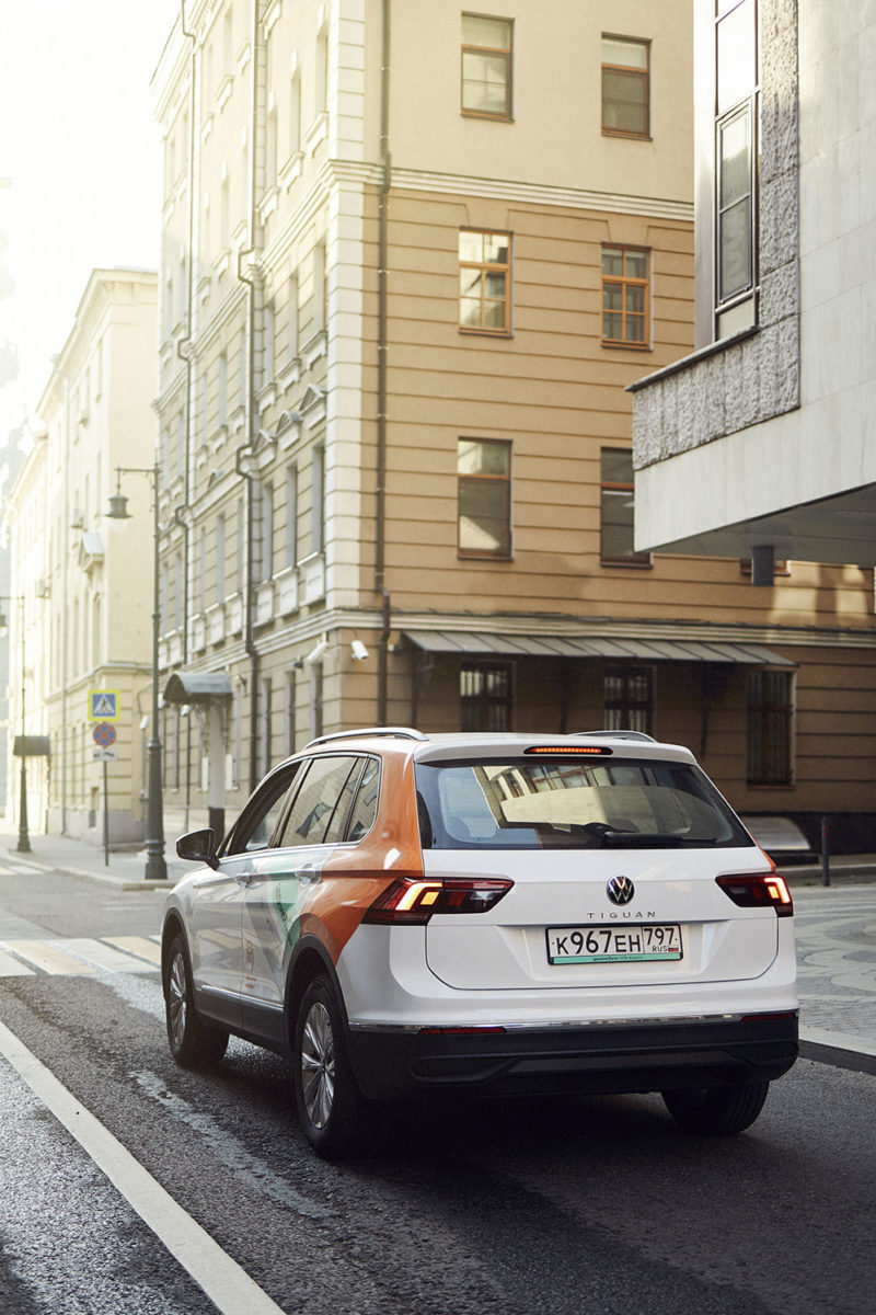 Каршеринг Делимобиль добавил к московскому автопарку Volkswagen Tiguan — фото 2