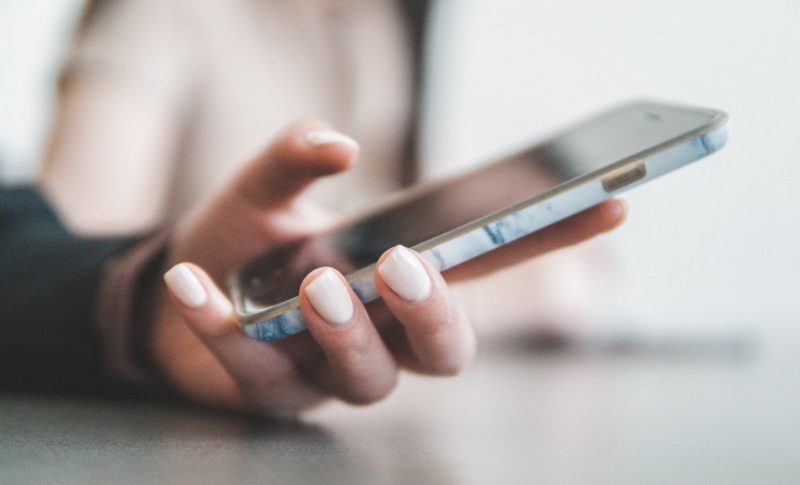 Как платить в App Store и Google Play без карты