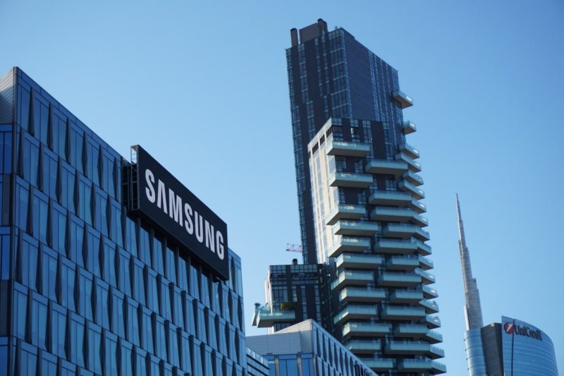 Samsung остается, PayPal уходит. Дайджест новостей 5 марта