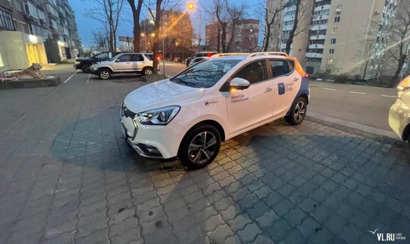 На улицах Владивостока появились автомобили электрокаршеринга Green Crab
