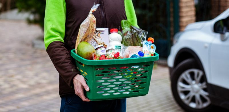 ВкусВилл запустил бесплатную доставку продуктов за город