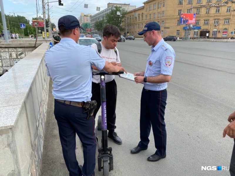 Дичь: ГИБДД в Новосибирске штрафует пользователей самокатов Юрент без прав