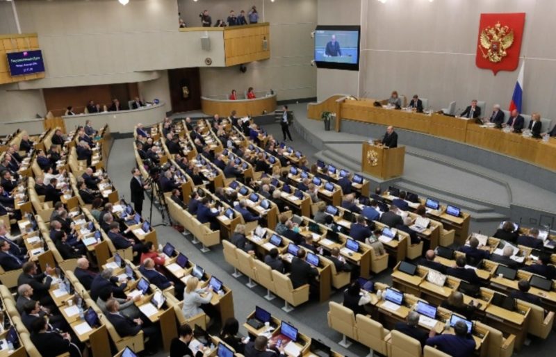 Госдума поддержала законопроект о повышении пошлин на госуслуги для водителей