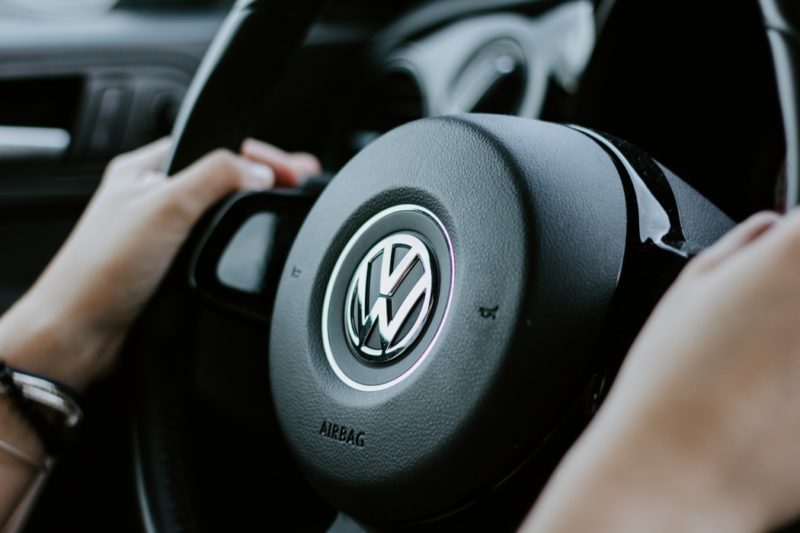 Volkswagen начал бороться с параллельным импортом своих автомобилей из Китая в Россию