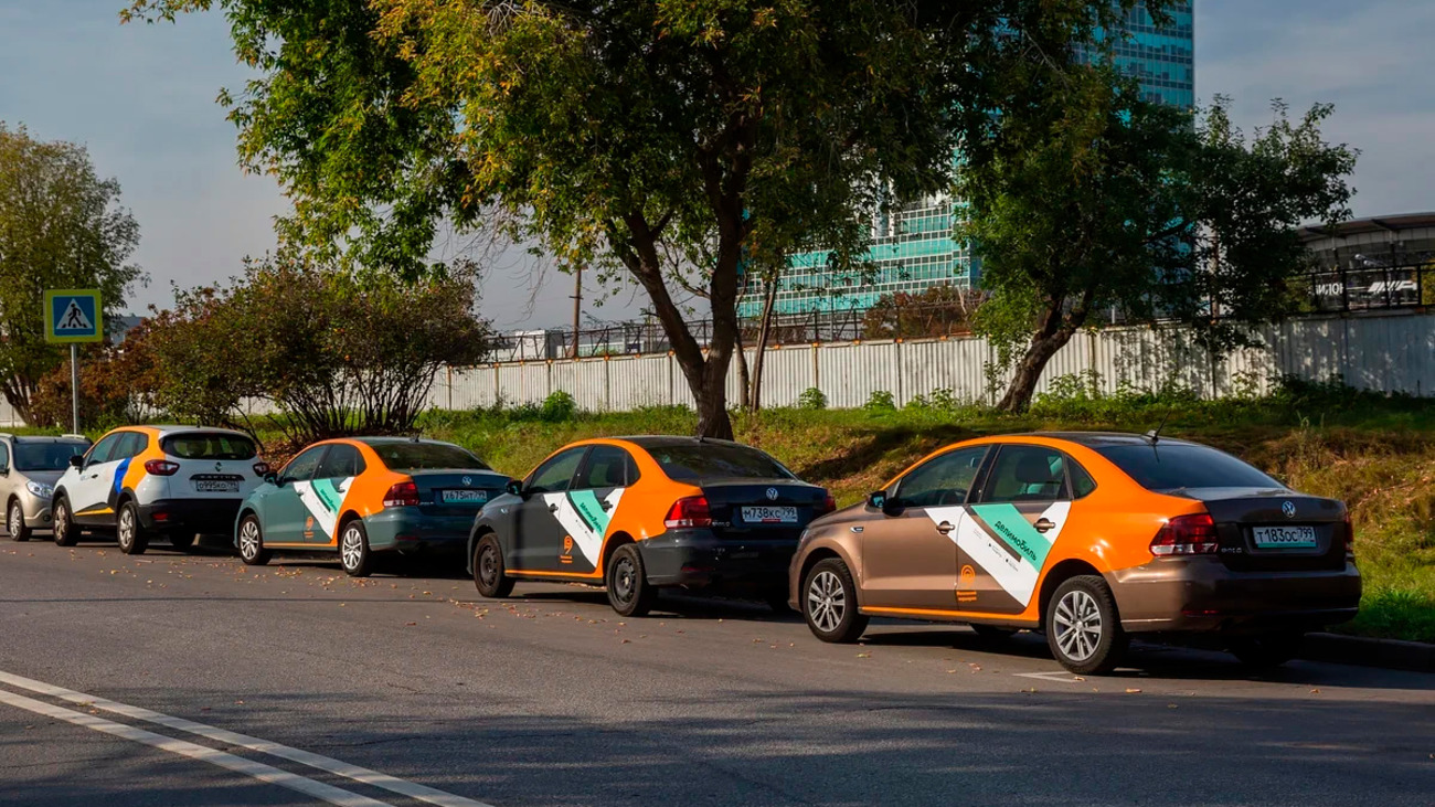 Каршеринг в москве. Порше Делимобиль. Автомобили каршеринга в Москве. Каршеринг в США.