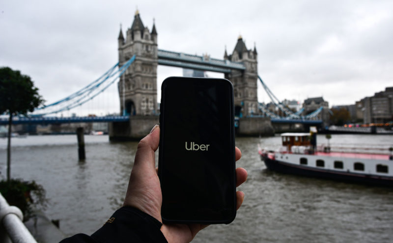 Сервис такси Uber в Великобритании запустил услугу покупки авиабилетов