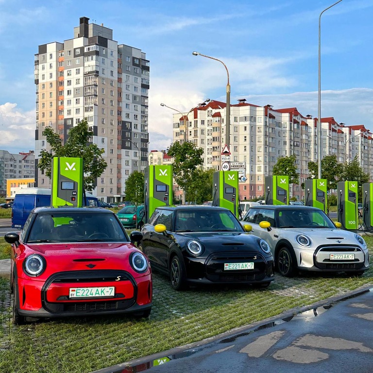 Каршеринг Hello добавил в автопарк Минска электрокар MINI Cooper SE