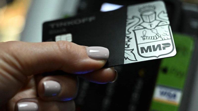 Тинькофф вводит комиссию за пополнение карт «Мир» через банкоматы сторонних банков