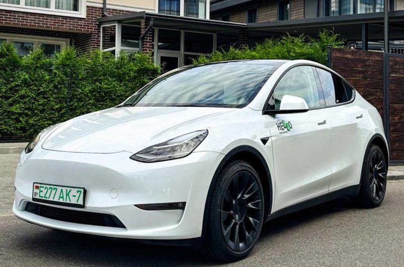 В автопарке белорусского каршеринга Hello появился автомобиль Tesla Model Y