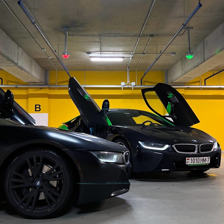 Каршеринг Hello добавил в автопарк BMW i8 Performance