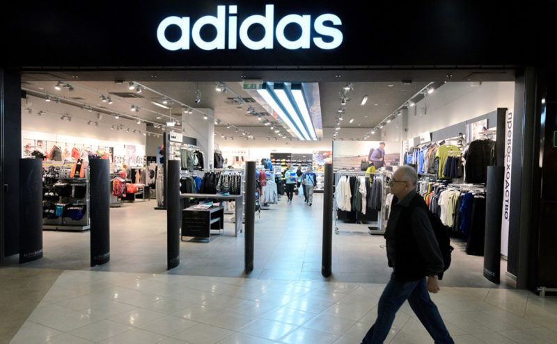В офлайн-магазинах ушедшего бренда Adidas откроются точки Lamoda Sport