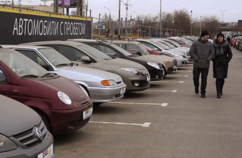 Продажи подержанных автомобилей в январе упали на 10%