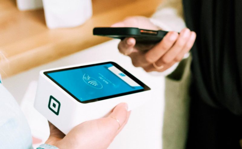 Оператор карт Мир запустит для iPhone оплату без Apple Pay
