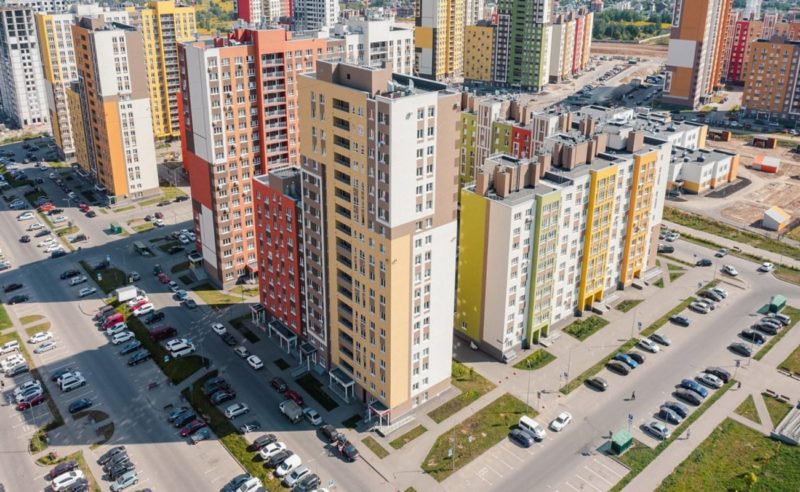 Минстрой изменит норму по количеству машино-мест к декабрю 2025 года