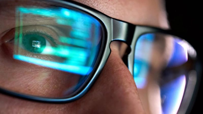 Amazon начал разработку умных очков для курьеров: они будут показывать маршрут до заказчика