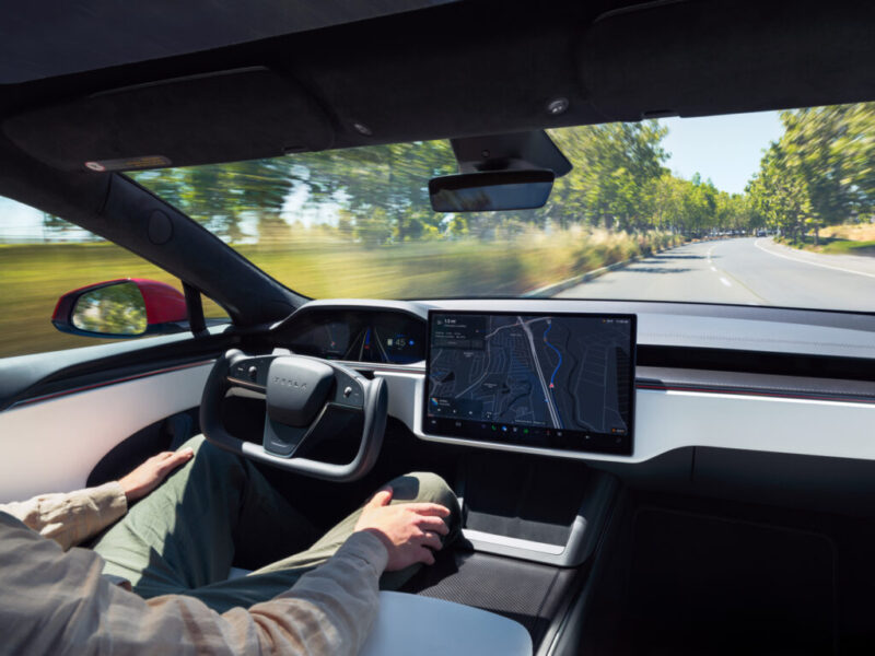 Система полуавтономного вождения Tesla теперь понимает жесты