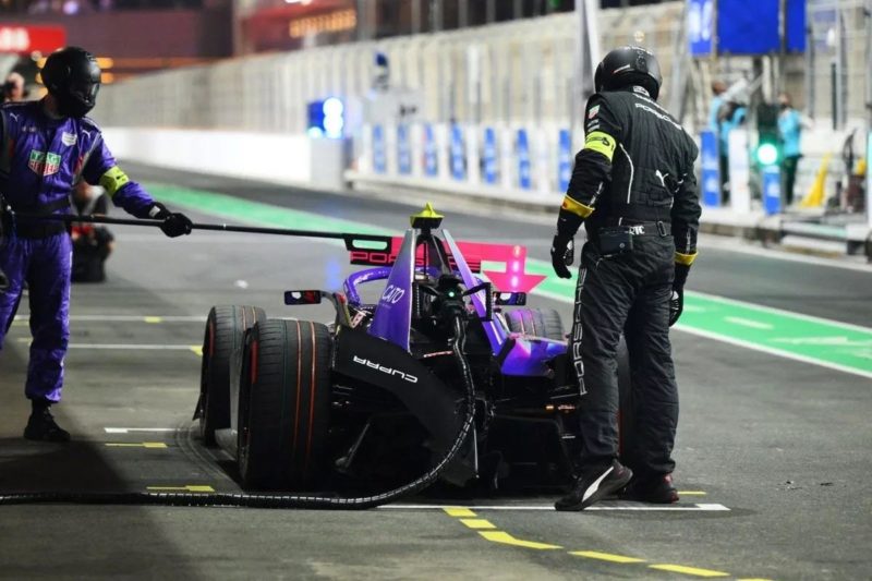 В Formula E впервые появились остановки для подзарядки Pit Boost