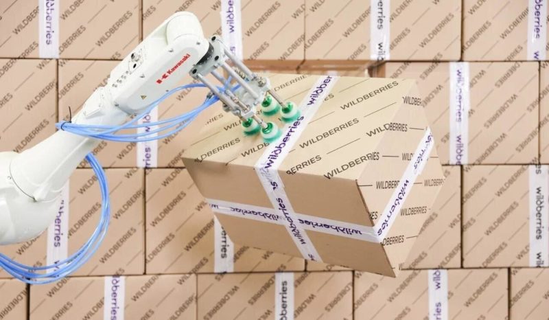 Wildberries начал тестировать роборуки для упаковки товаров на складах