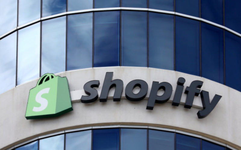 Яндекс начал разработку аналога конструктора интернет-магазинов Shopifу