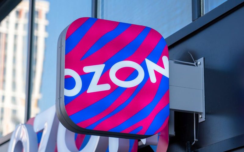Пользователи Ozon смогут заказывать товары из Пятёрочки, Перекрёстка и Чижика
