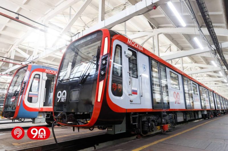 Два тематических поезда начали курсировать в метро Москвы