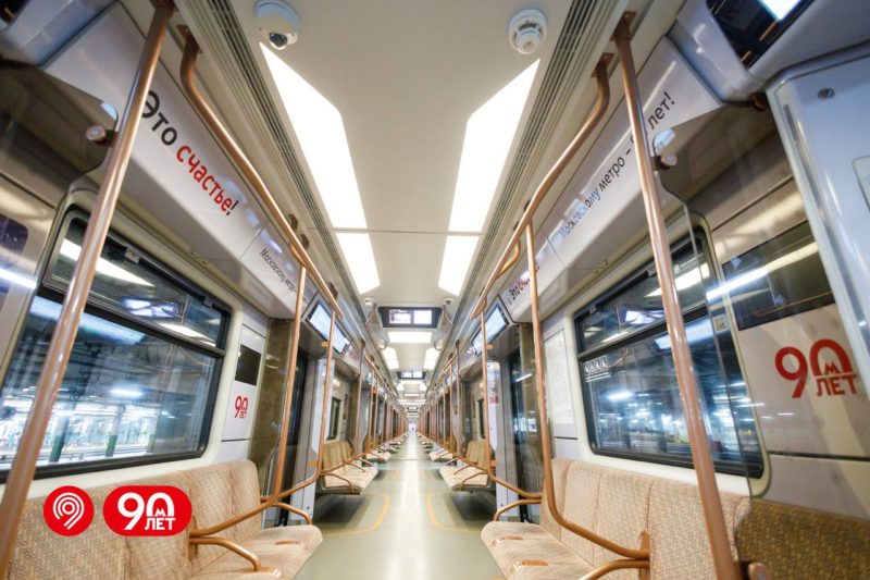 Два тематических поезда начали курсировать в метро Москвы — фото 2