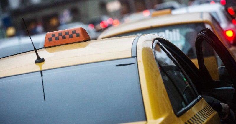В Санкт-Петербурге могут запретить мигрантам работать в такси и доставке