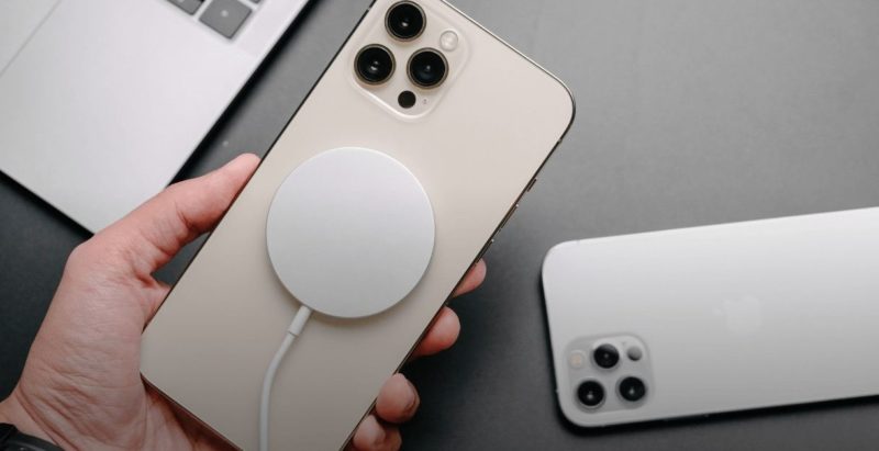 Apple увеличит мощность беспроводной зарядки до 50 Вт