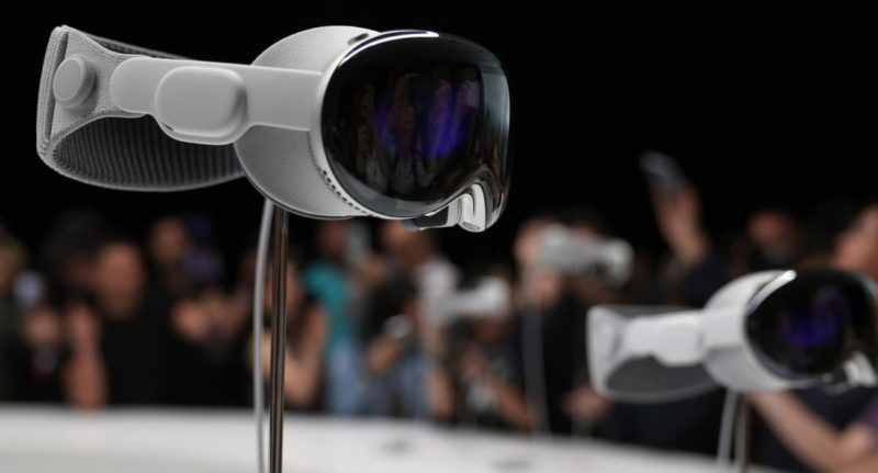 Apple работает над семью устройствами дополненной и виртуальной реальности