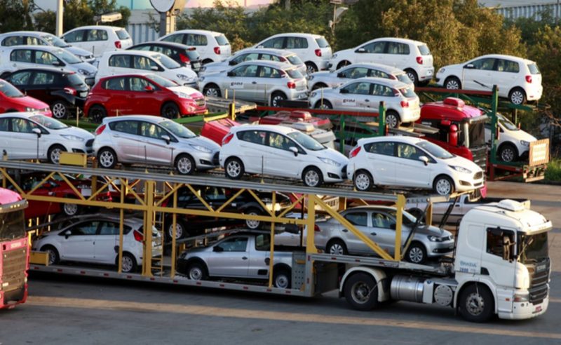 Автостат: импорт новых автомобилей в Россию сократился на 74%