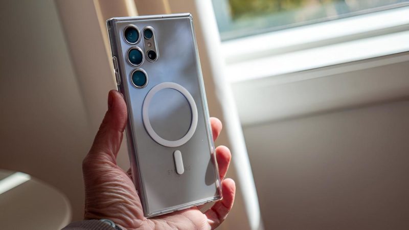Samsung может полностью отказаться от портов для зарядки