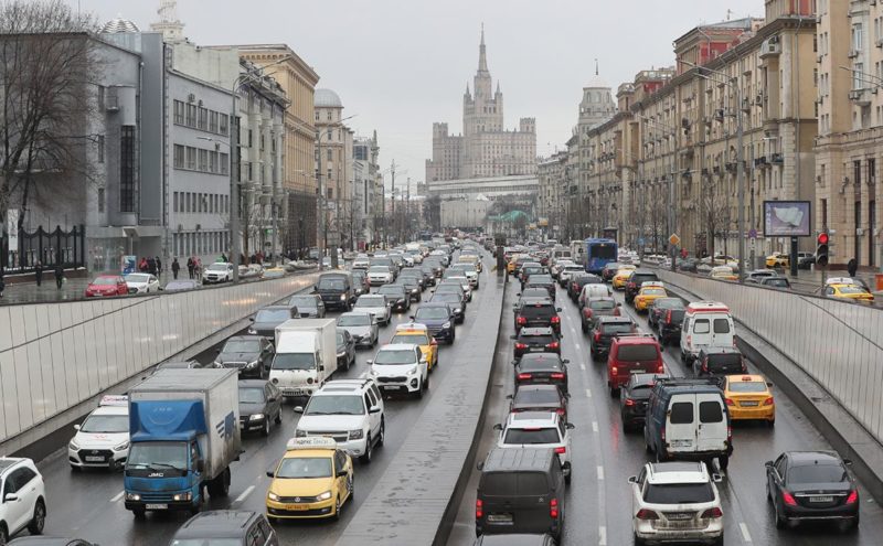 СберАвто: 77% автолюбителей ведут мысленные диалоги с другими участниками движения