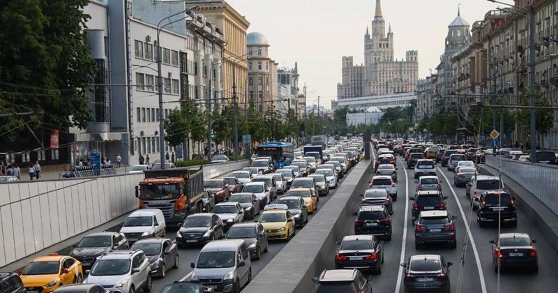 Около половины водителей в Москве выбирают каршеринг вместо личного автомобиля
