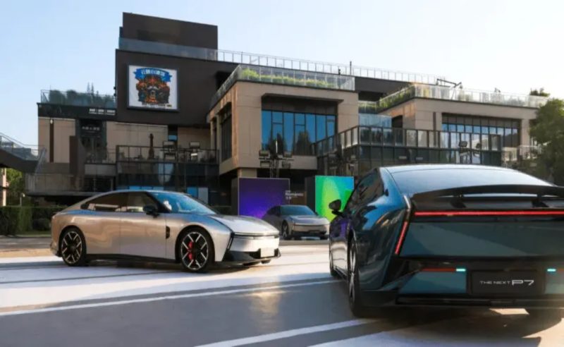 Китайский автомобиль Xpeng P7 научился бросаться виртуальными предметами в соседние авто