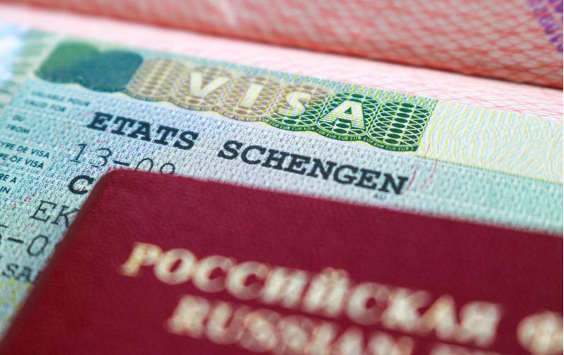ЕС может прекратить выдачу туристических виз россиянам